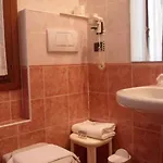 Alloggi Marinella 여관 3*