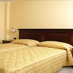Alloggi Marinella 여관 3*
