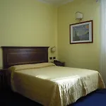 여관 Alloggi Marinella 3*