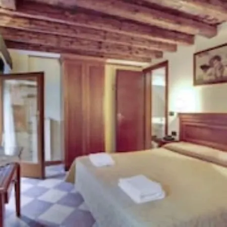 Penzion Alloggi Marinella 3*