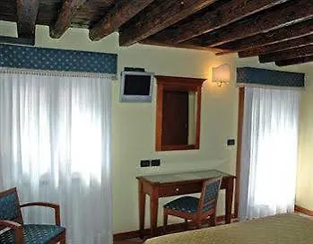Alloggi Marinella Penzion 3*