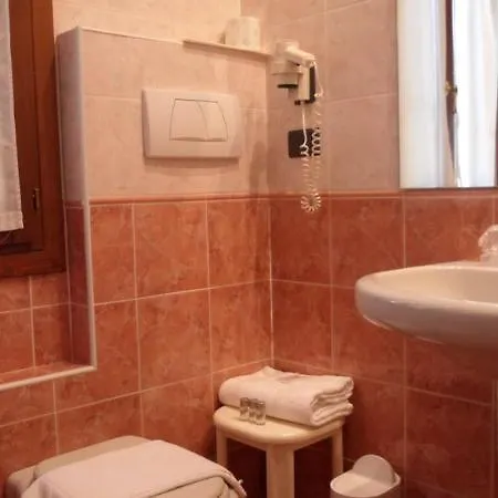 Alloggi Marinella Inn 3*