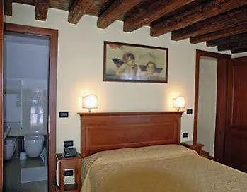 Alloggi Marinella Inn 3*