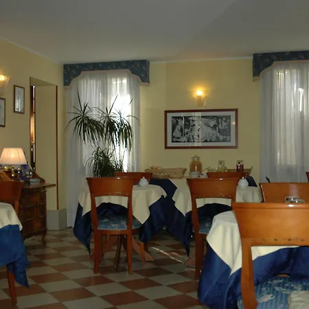 Alloggi Marinella 3*