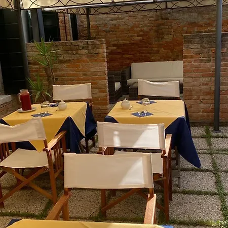Alloggi Marinella Han/Misafirhane 3*